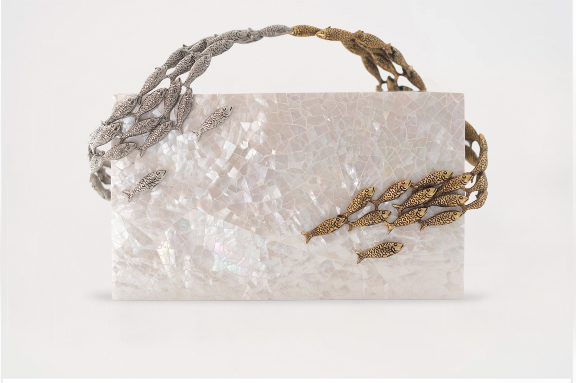 Oceania Minaudiere in White Mother of pearl – Neil Felipp