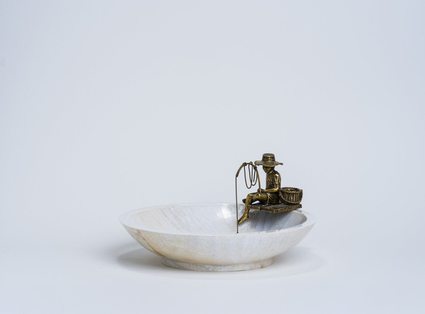 Fisherman Candy dish in White Cabebe Shell