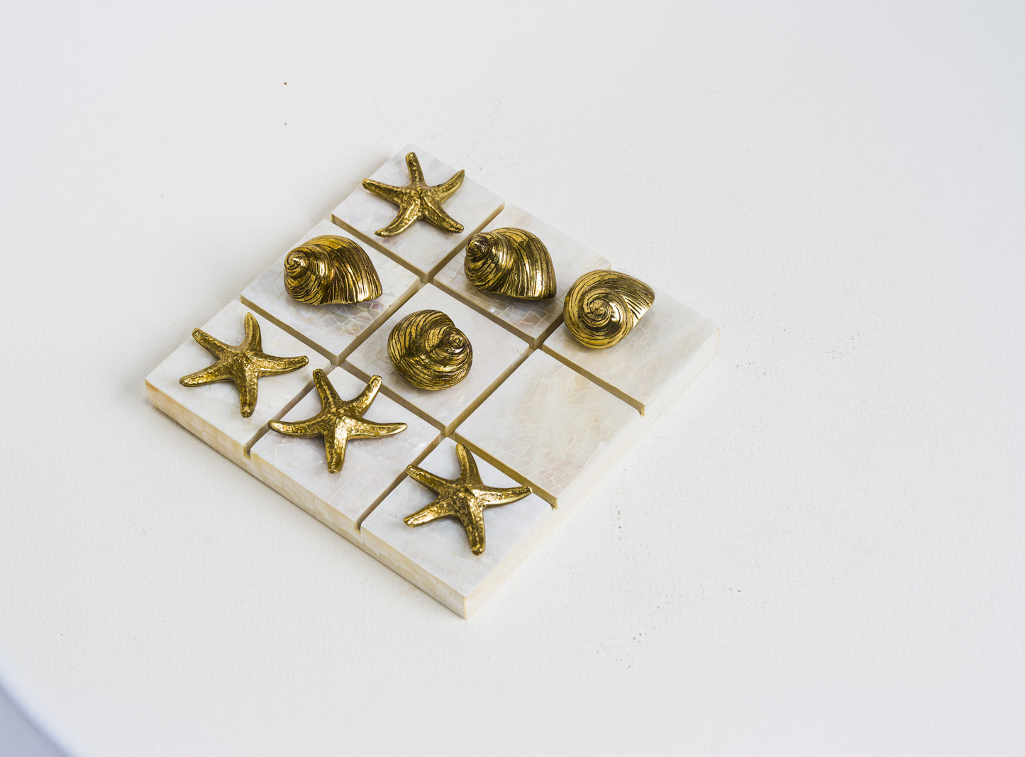Tic Tac Toe in White Cabebe Shell