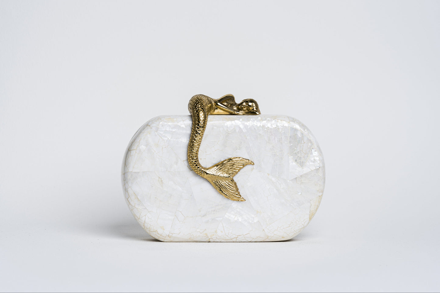 Siren Minaudiere in White Cabebe Shell