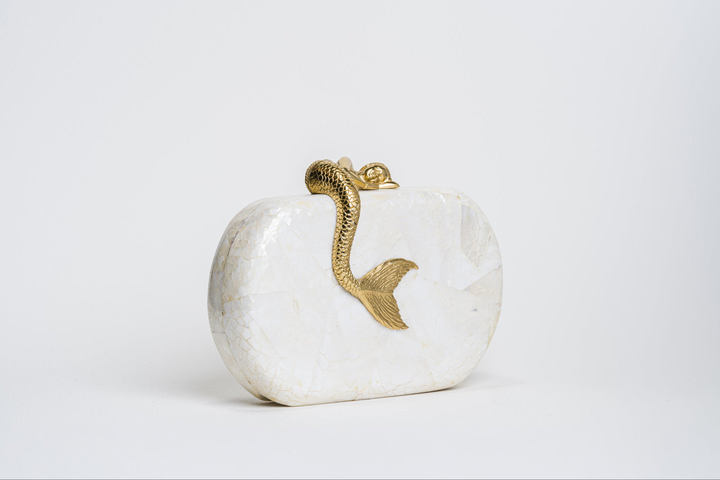 Siren Minaudiere in White Cabebe Shell