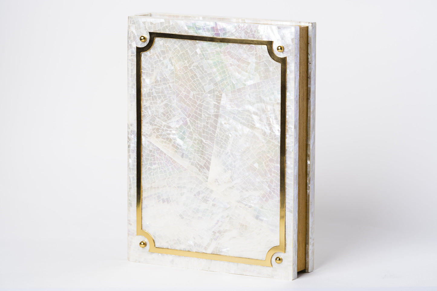 Book Minaudiere in White Cabebe Shell